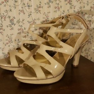 Nude patent heels 8w